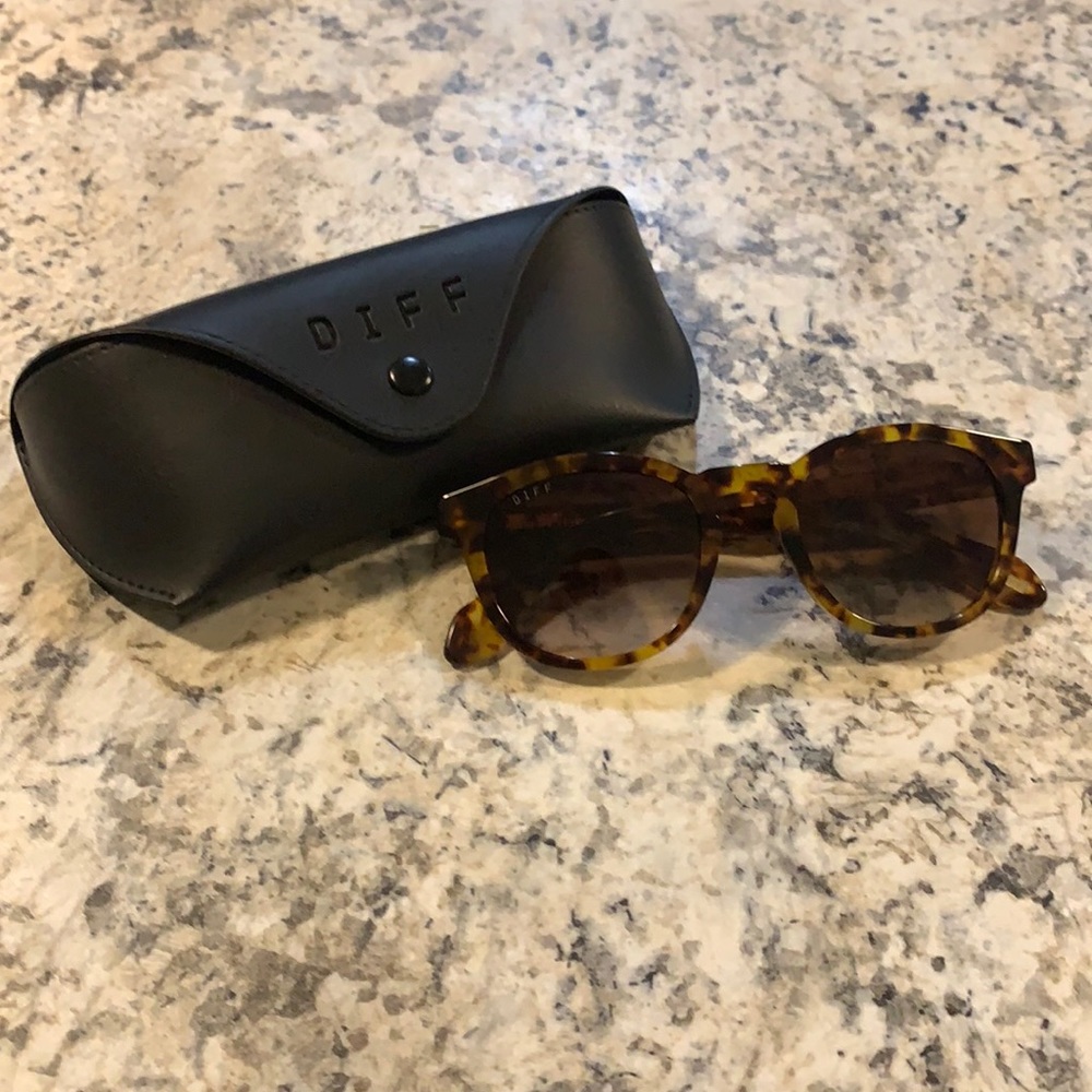 DIFF Eyewear Evan Sunglasses